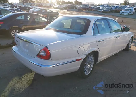 2007 Jaguar Xj8 from USA, damaged, VIN SAJWA71B17SH12746